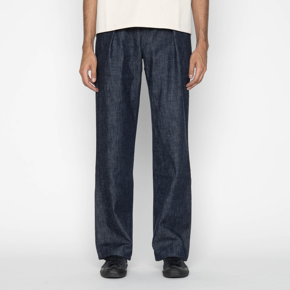 Pleated trouser front fit view